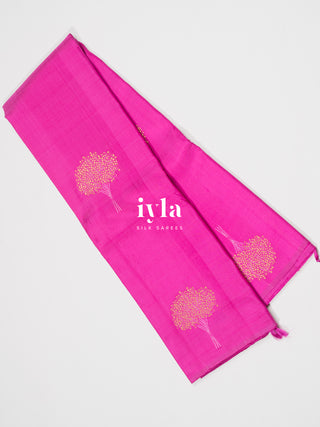 The Whispers of Baby’s Breath Kanjeevaram in Pure Gold Zari