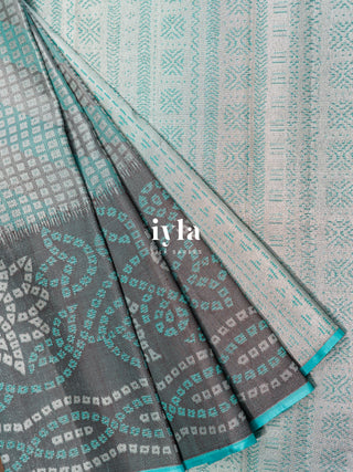 The Bandhej Weave Kanjeevaram