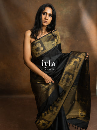 The Black Briar Rose Kanjeevaram