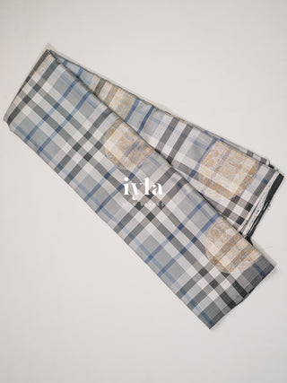 The Burberry Checks Diamond Needle Kanjeevaram