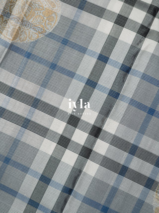 The Burberry Checks Diamond Needle Kanjeevaram