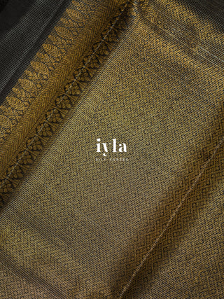 The Burberry Checks Diamond Needle Kanjeevaram