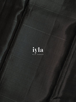 The Burberry Checks Diamond Needle Kanjeevaram