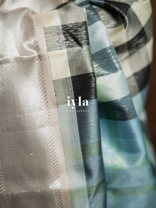 The Iconic Burberry Checkered Kanjeevaram