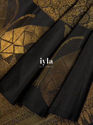 The Black Butterfly in Blooms Kanjeevaram