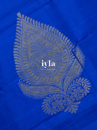 The Butterfly Damask Kanjeevaram in Pure Gold Zari