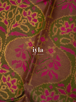 The Ikkat Floral Weave Kanjeevaram in Deep Walnut Brown