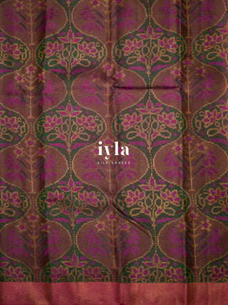 The Ikkat Floral Weave Kanjeevaram in Walnut Brown