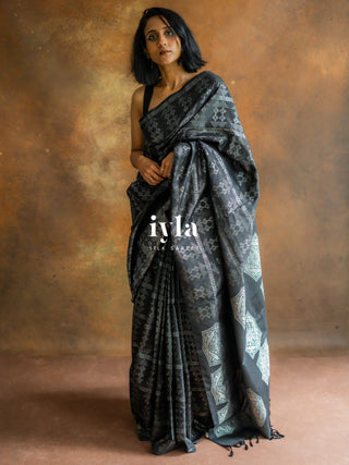 The Black Diamond Glow Kanjeevaram