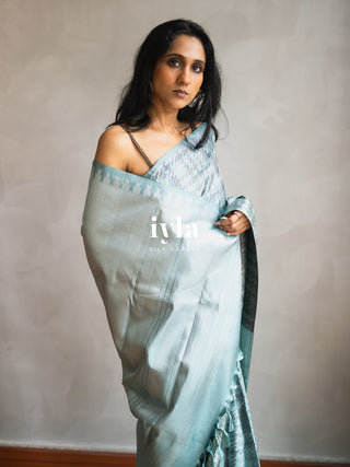 The Signature Houndstooth Kanjeevaram in Cloudy Blue