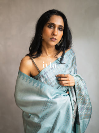 The Signature Houndstooth Kanjeevaram in Cloudy Blue