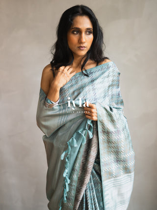 The Signature Houndstooth Kanjeevaram in Cloudy Blue