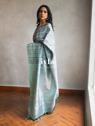 The Signature Houndstooth Kanjeevaram in Cloudy Blue