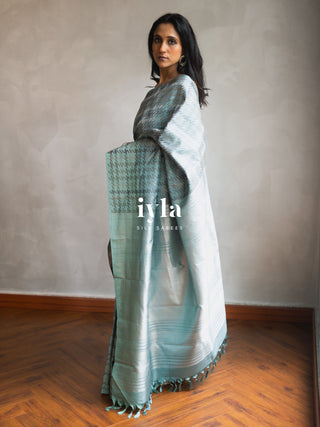 The Signature Houndstooth Kanjeevaram in Cloudy Blue