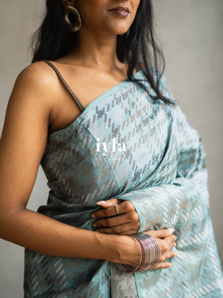 The Signature Houndstooth Kanjeevaram in Cloudy Blue