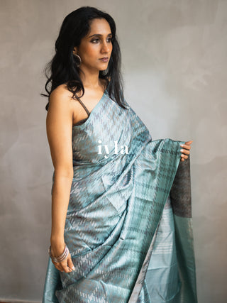 The Signature Houndstooth Kanjeevaram in Cloudy Blue