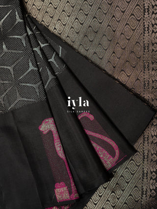 The Wild Story of the Leopard Weave in Black