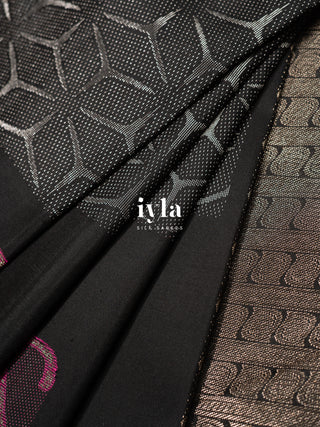 The Wild Story of the Leopard Weave in Black