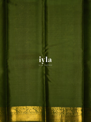 The Serene Lotus Garden Kanjeevaram