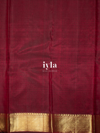 The Amber Paisley Dreams Kanjeevaram in Pure Gold