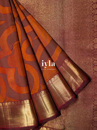 The Amber Paisley Dreams Kanjeevaram in Pure Gold