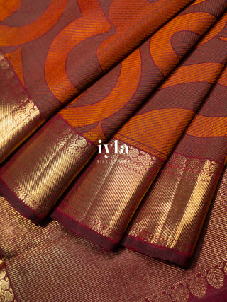 The Amber Paisley Dreams Kanjeevaram in Pure Gold