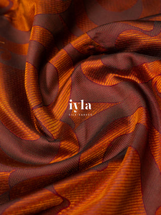 The Amber Paisley Dreams Kanjeevaram in Pure Gold