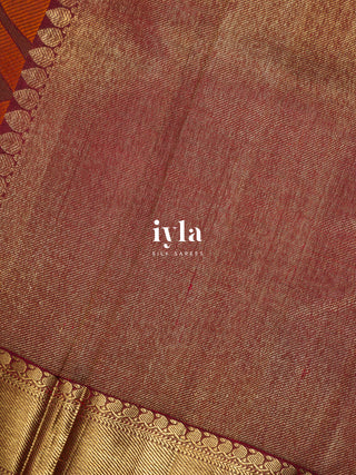 The Amber Paisley Dreams Kanjeevaram in Pure Gold