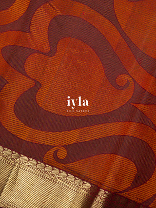 The Amber Paisley Dreams Kanjeevaram in Pure Gold