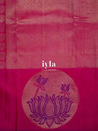 The Lotus Pond DayDream in Pure Gold