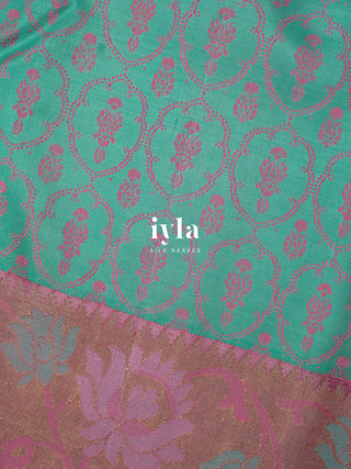 The Turquoise Floral Garden Kanjeevaram in Pure Gold