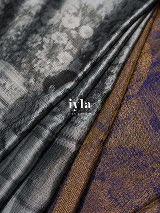 The Ravi Varma Painting Inspired Lady of Raaga Kanjeevaram