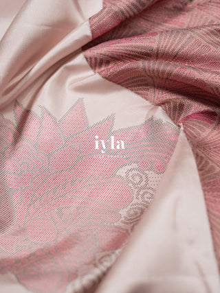 The whispers of the Ocean Kanjeevaram