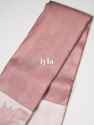 The whispers of the Ocean Kanjeevaram