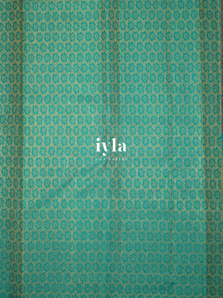 The Timeless Indian Queen Kanjeevaram in Iyla Blue