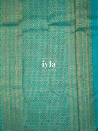 The Timeless Indian Queen Kanjeevaram in Iyla Blue