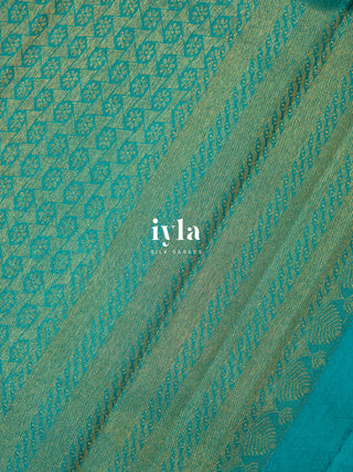 The Timeless Indian Queen Kanjeevaram in Iyla Blue