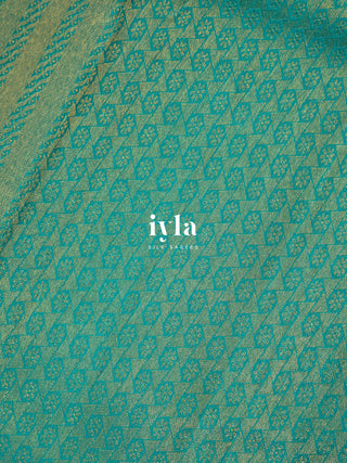 The Timeless Indian Queen Kanjeevaram in Iyla Blue