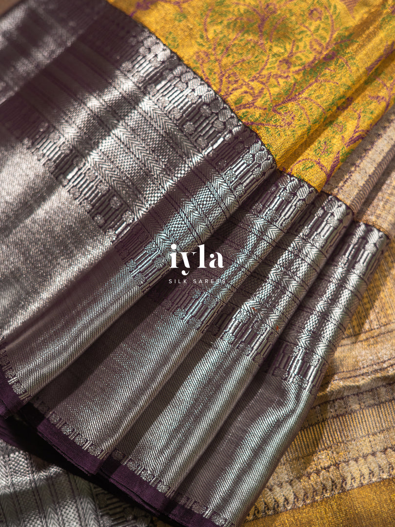 The Oakwood Bridal Kanjeevaram in Gold
