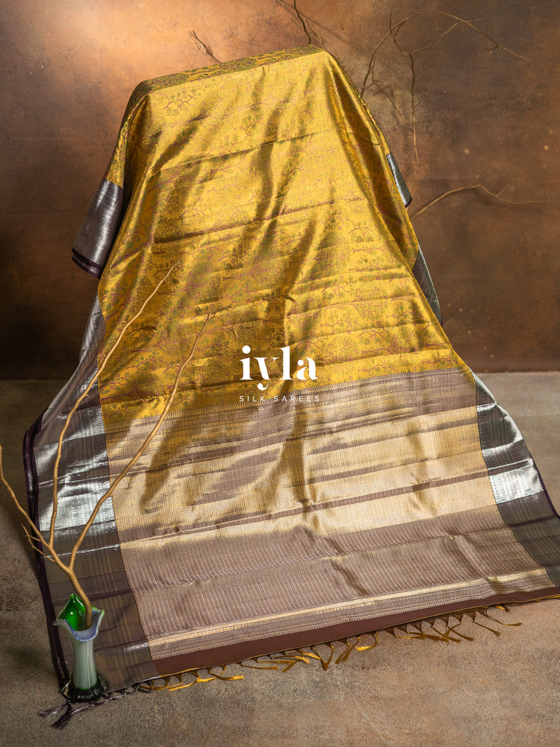 The Oakwood Bridal Kanjeevaram in Gold