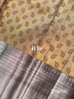 Load image into Gallery viewer, The Oakwood Bridal Kanjeevaram in Gold
