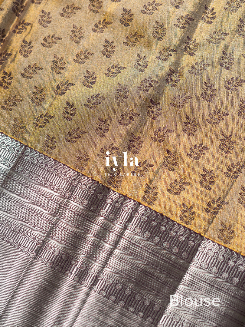 The Oakwood Bridal Kanjeevaram in Gold