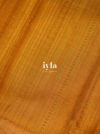 The Painting of Roses Kanjeevaram in Gold