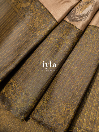The whispering woodlands in Ivory Champagne