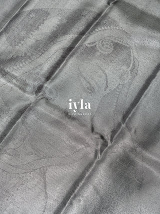 The Timeless Indian Queen Kanjeevaram