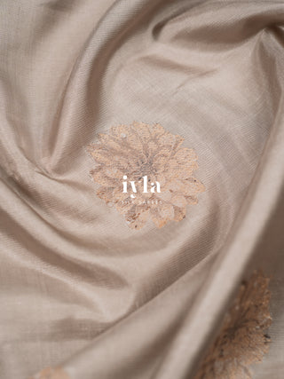 The Signature Madras Plaids x Dahlia Kanjeevaram