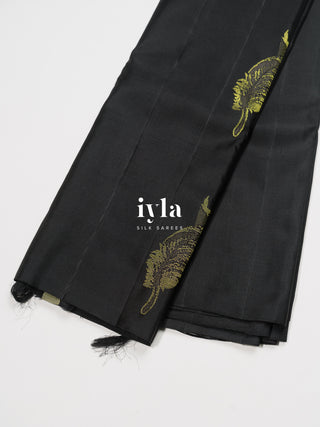 The Quill of Hogwarts Kanjeevaram in Obsidian Black