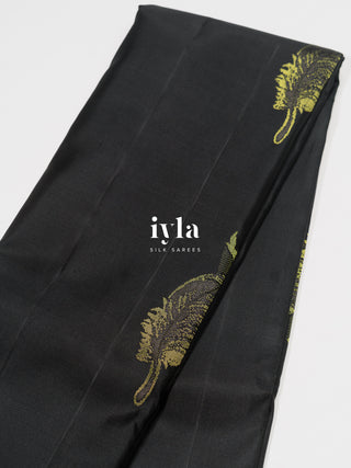 The Quill of Hogwarts Kanjeevaram in Obsidian Black