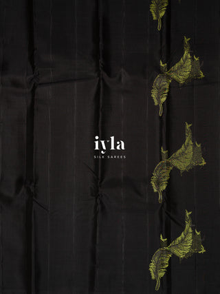 The Quill of Hogwarts Kanjeevaram in Obsidian Black