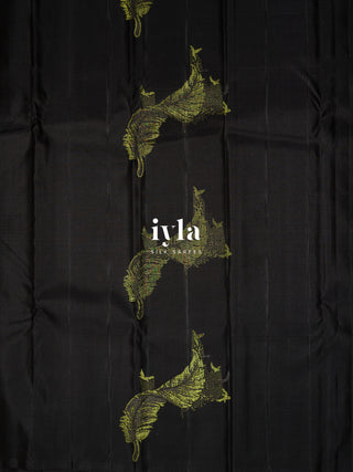 The Quill of Hogwarts Kanjeevaram in Obsidian Black